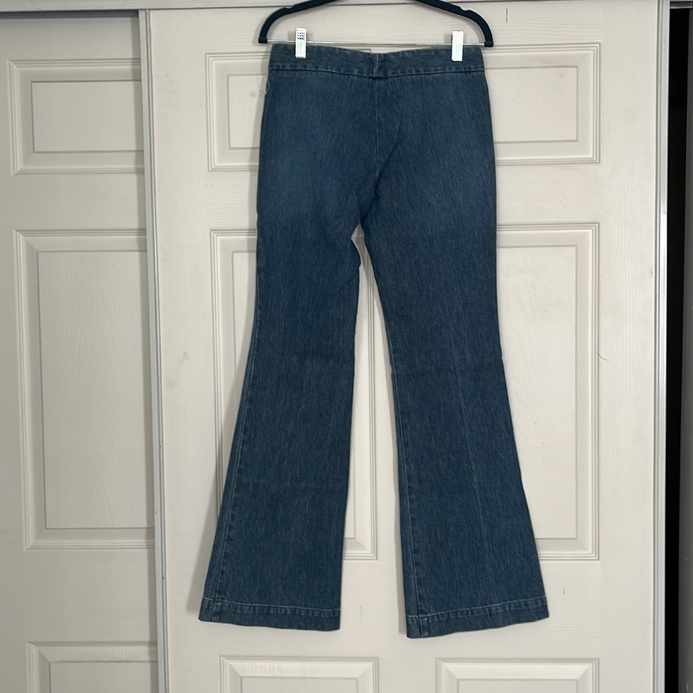Theory set flare jeans and white long sleeve - Picture 5 of 10